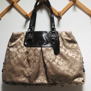 NEW! ACCEPTING OFFERS! Coach handbag